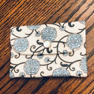 SMALL BLUE FLORAL FABRIC CREDIT CARD WALLET / 2 POCKET CASH HOLDER
